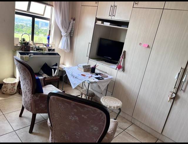 1 BEDROOM APARTMENT FOR SALE IN NEWLANDS